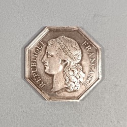 PETITE MEDAILLE OCTOGONALE EN ARGENT CONSEIL DES BATIMENTS CIVILS DU DEPARTEMENT DE L'AISNE PAR BARRE 1870-1900